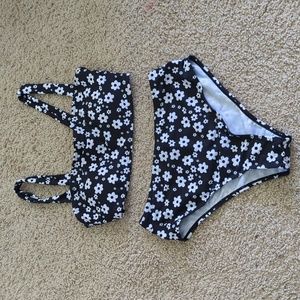 Women Medium Black and White flower bikini set